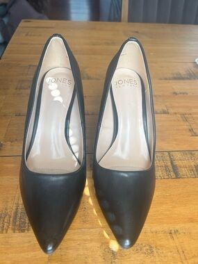 Jones New York Black Pointed-Toe Leather Pumps